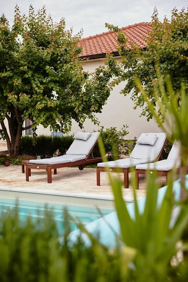 Villa Sunny Garden With Private Heated Pool Kastela