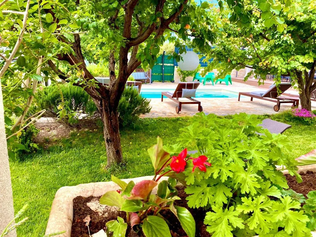 Villa Sunny Garden With Private Heated Pool Kastela