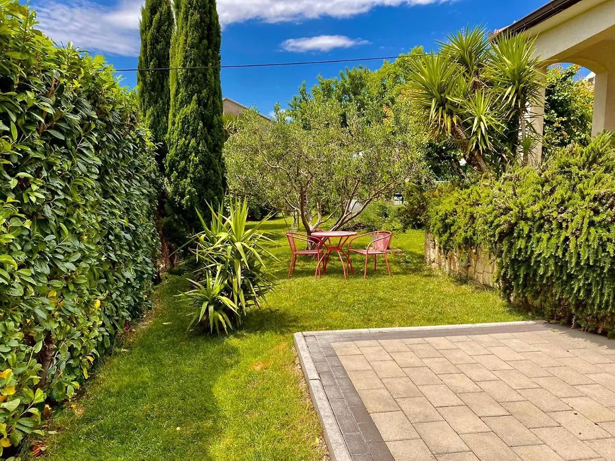 Villa Sunny Garden With Private Heated Pool Kastela