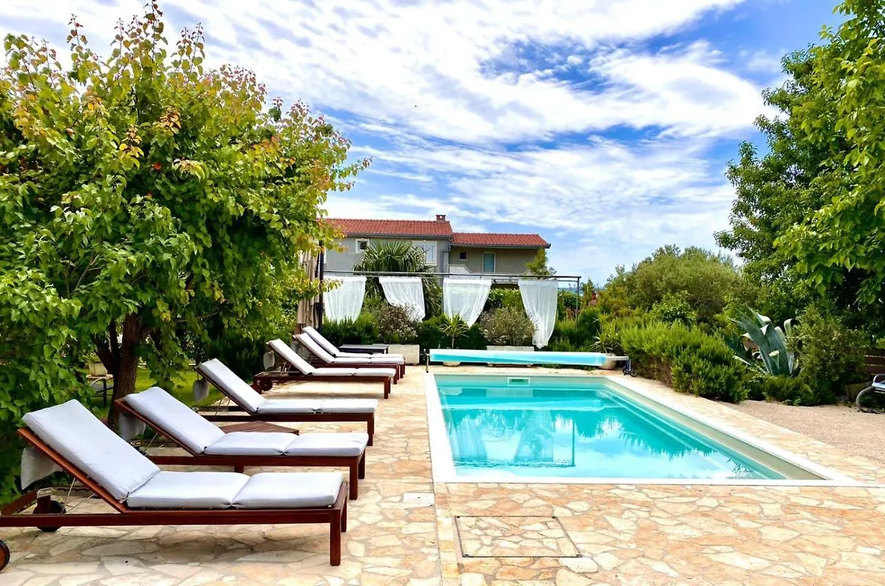 Villa Sunny Garden With Private Heated Pool Kastela