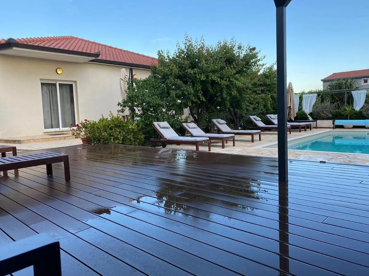 Villa Sunny Garden With Private Heated Pool Kastela