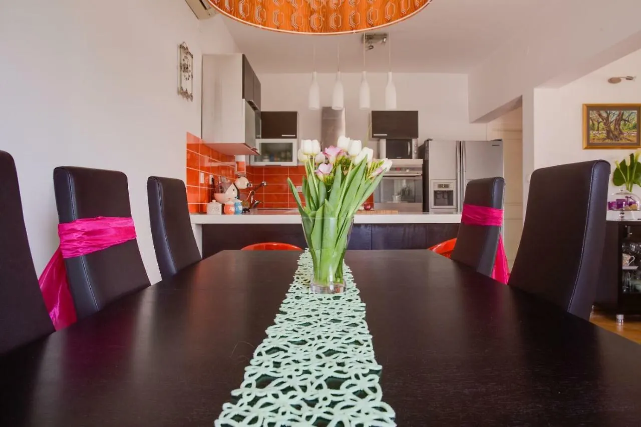 Villa Sunny Garden With Private Heated Pool Kastela