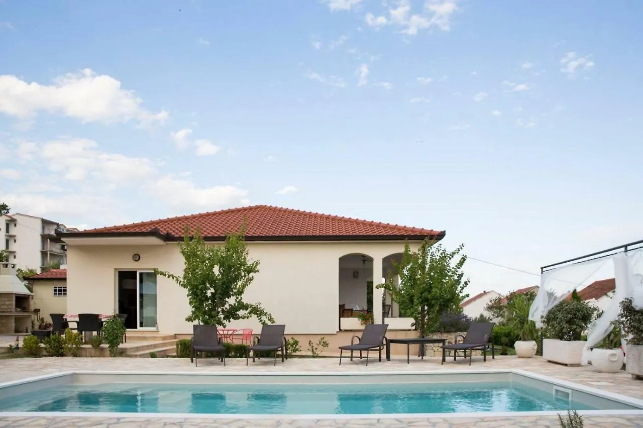 Villa Sunny Garden With Private Heated Pool Kastela 0*,